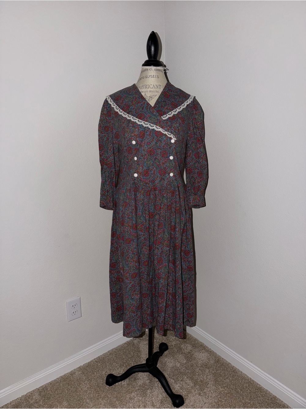Vintage Paisley Midi Dress with Lace Trim - Gray & Red